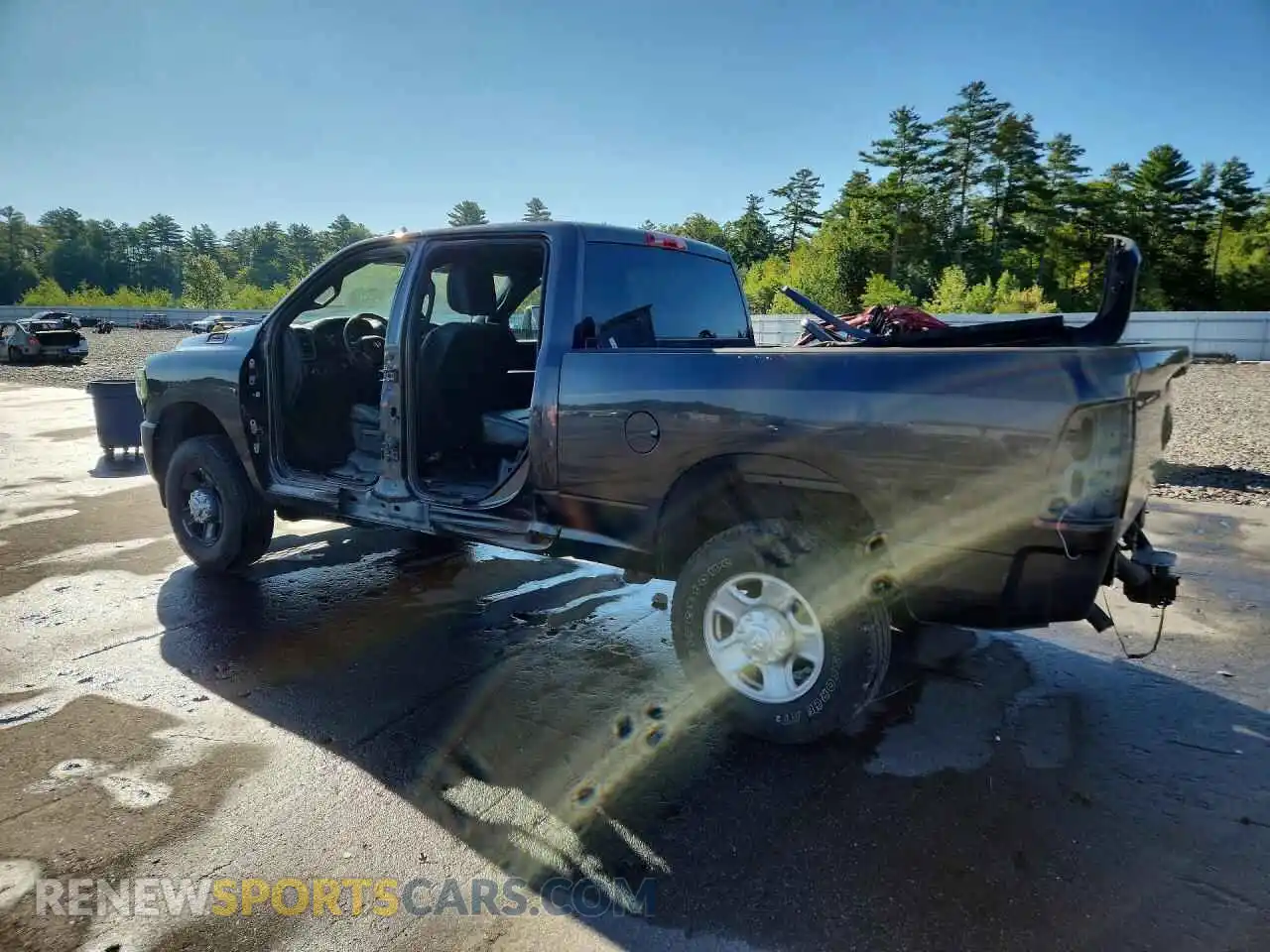 2 fotografías del automóvil dañado 3C6UR5CJ9RG315243 RAM 2500 2024