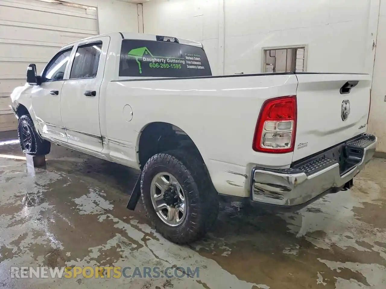 2 fotografías del automóvil dañado 3C6UR5CL2RG179412 RAM 2500 2024