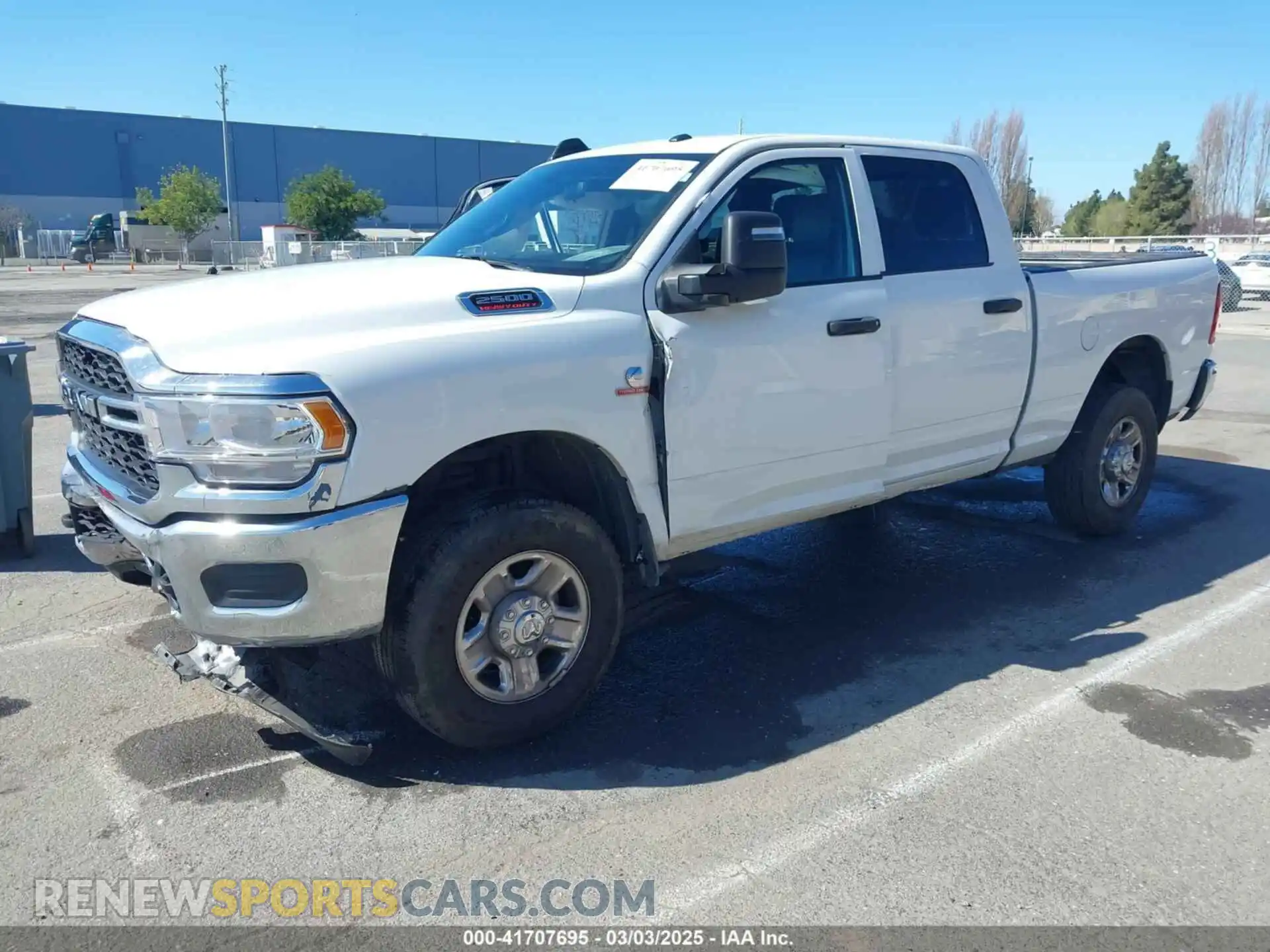 2 fotografías del automóvil dañado 3C6UR5CL4RG223796 RAM 2500 2024