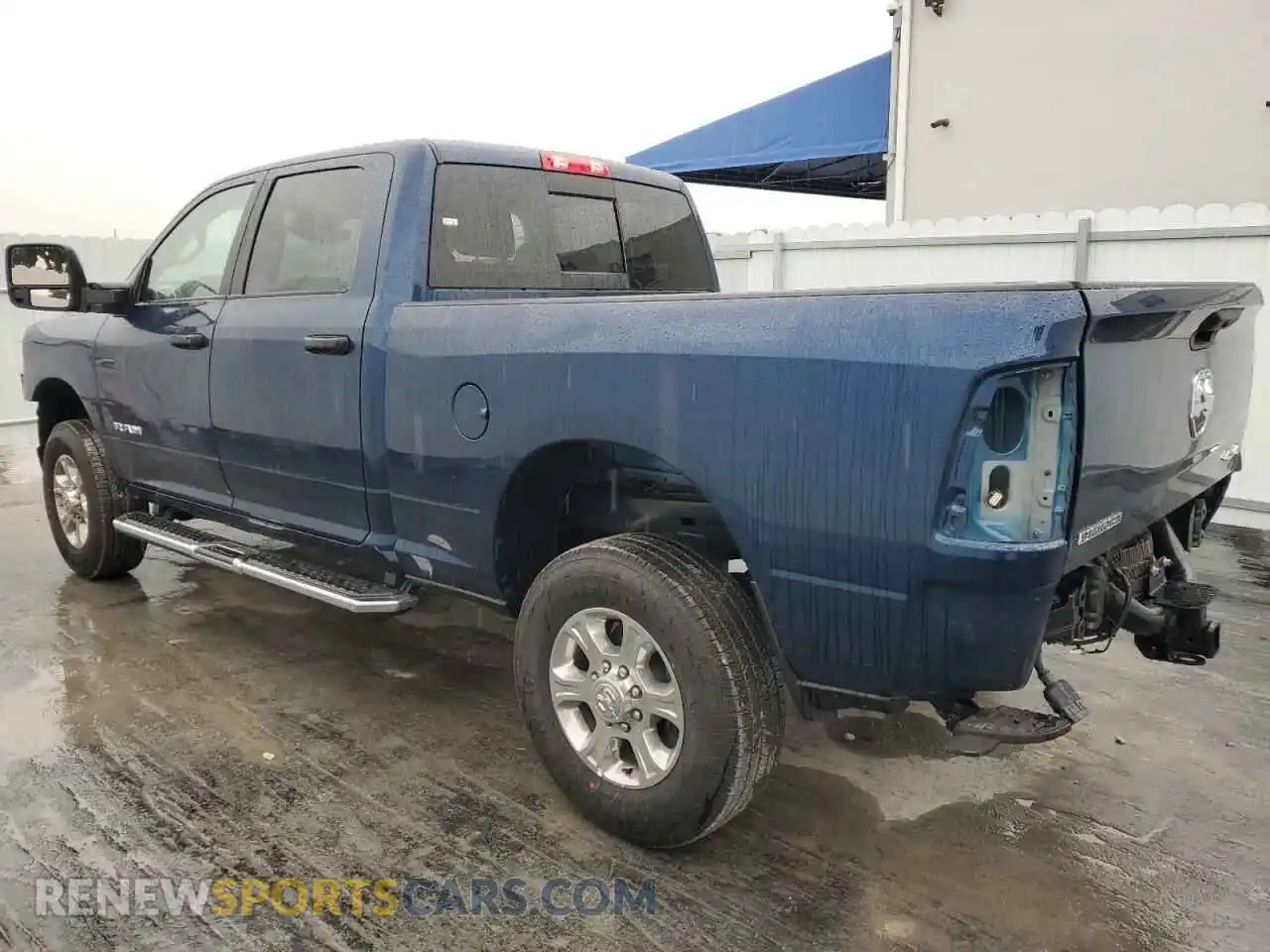 2 fotografías del automóvil dañado 3C6UR5DJ3RG380684 RAM 2500 2024