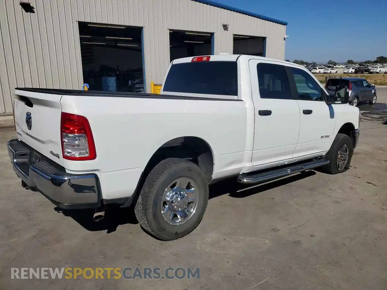 3 fotografías del automóvil dañado 3C6UR5DJ5RG354569 RAM 2500 2024