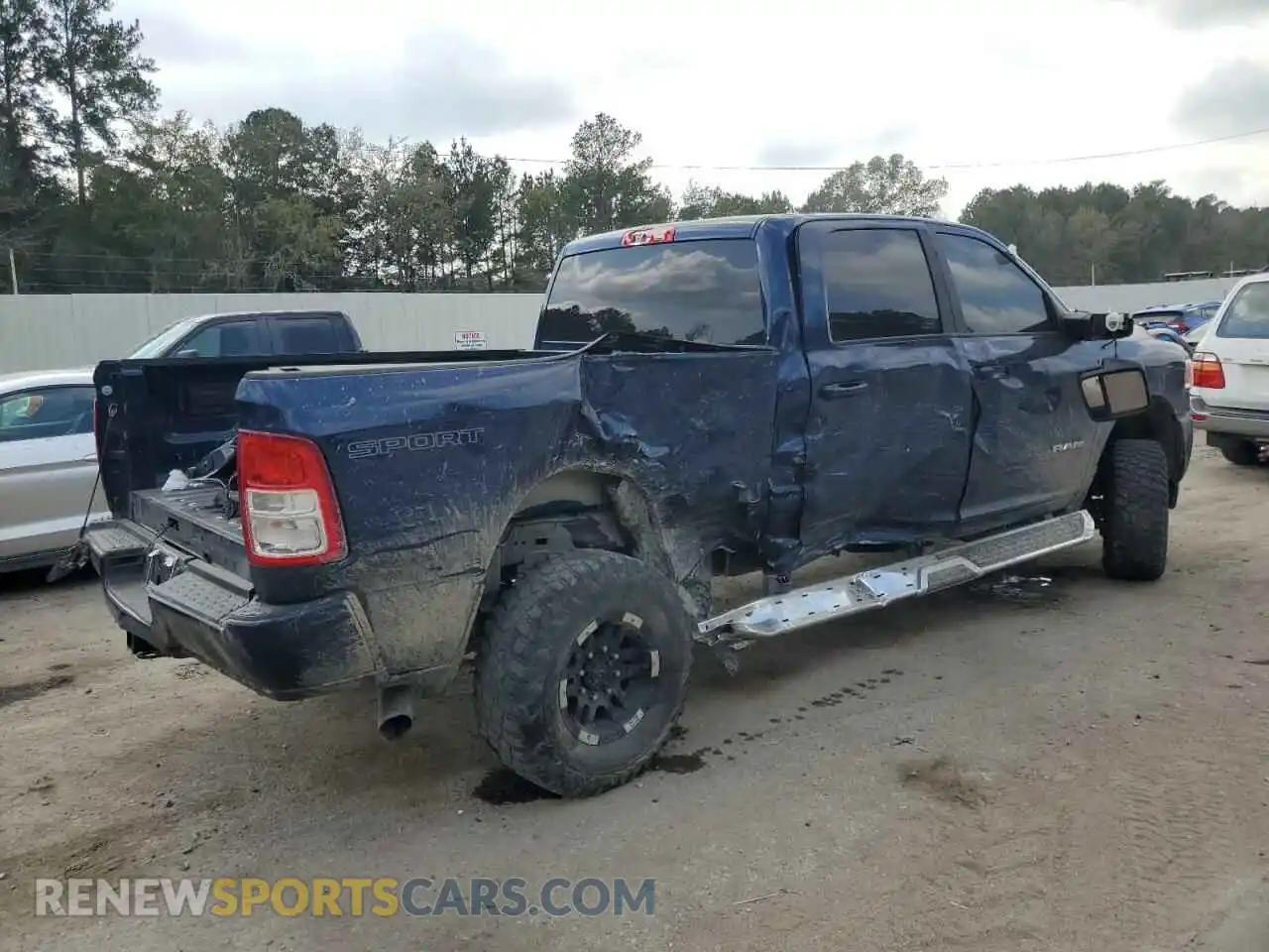 3 fotografías del automóvil dañado 3C6UR5DL4RG327137 RAM 2500 2024