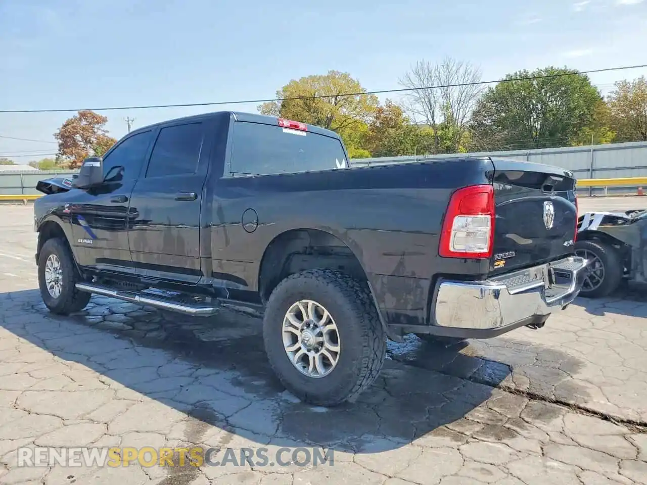 2 fotografías del automóvil dañado 3C6UR5DL4RG338557 RAM 2500 2024