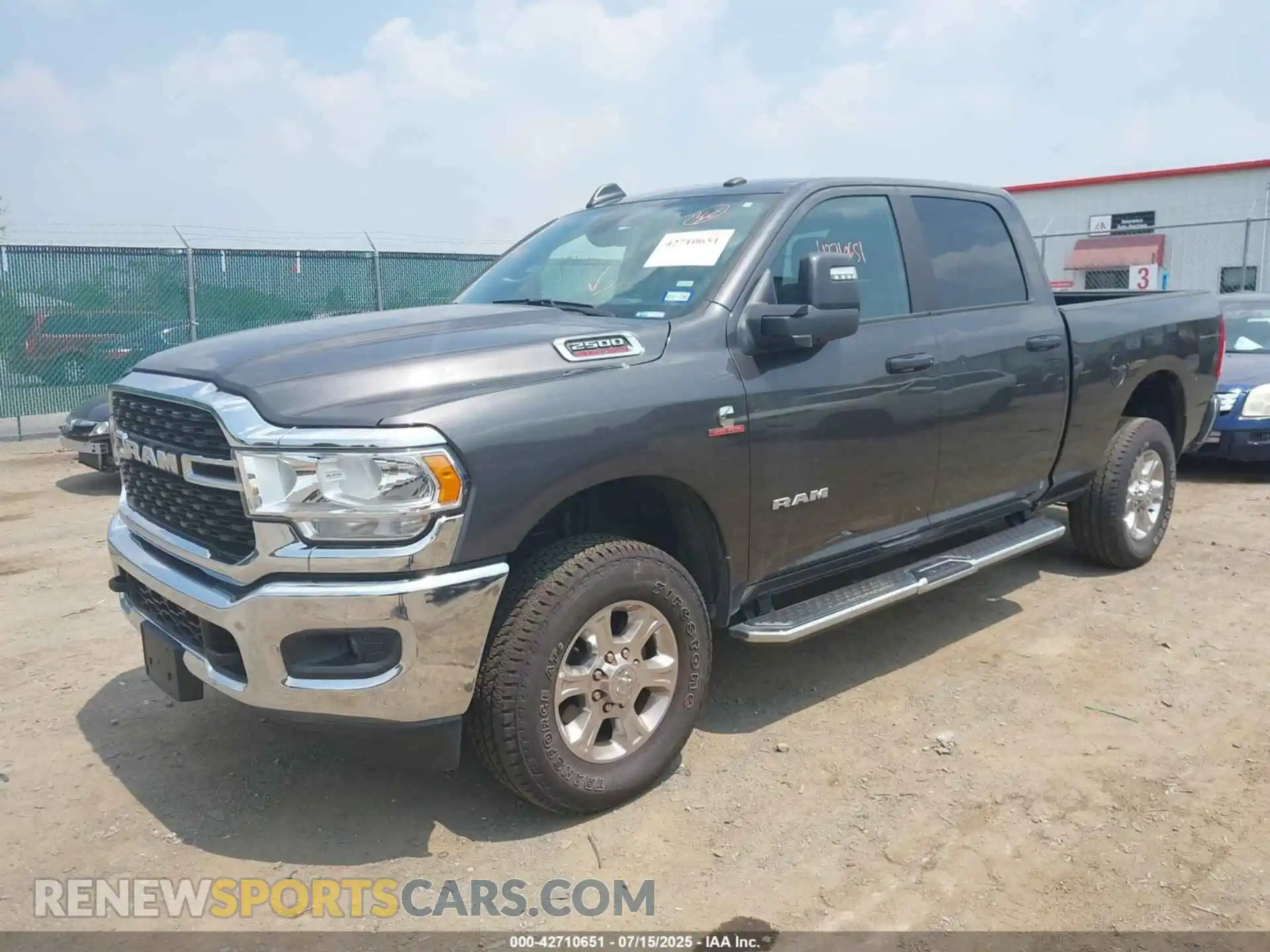 2 fotografías del automóvil dañado 3C6UR5DL5RG266607 RAM 2500 2024