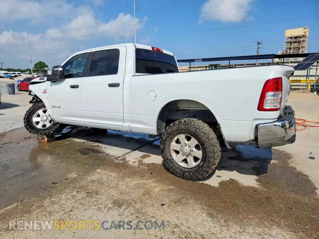2 fotografías del automóvil dañado 3C6UR5DL6RG153975 RAM 2500 2024