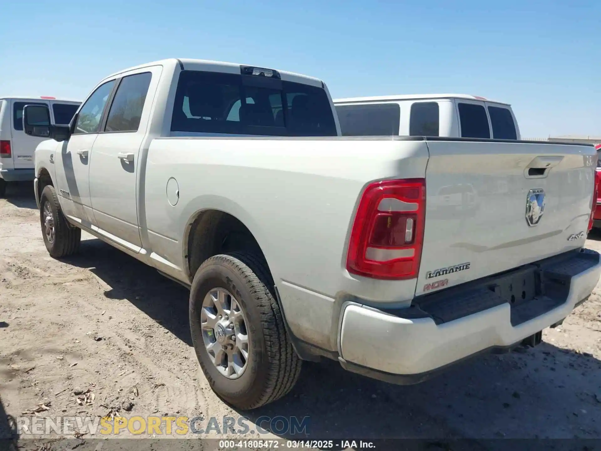 3 fotografías del automóvil dañado 3C6UR5FL8RG239740 RAM 2500 2024