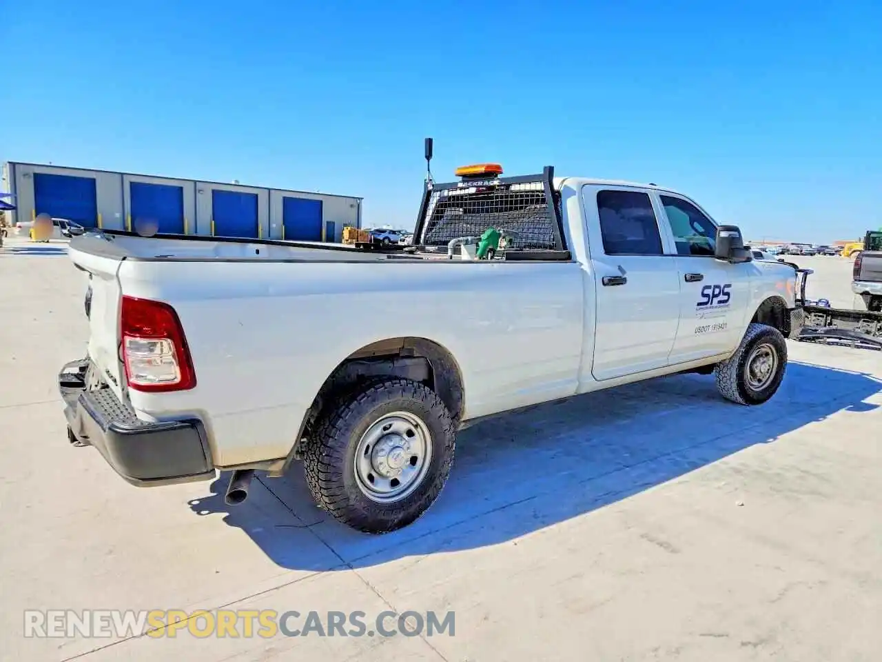 3 fotografías del automóvil dañado 3C6UR5HJXRG125833 RAM 2500 2024