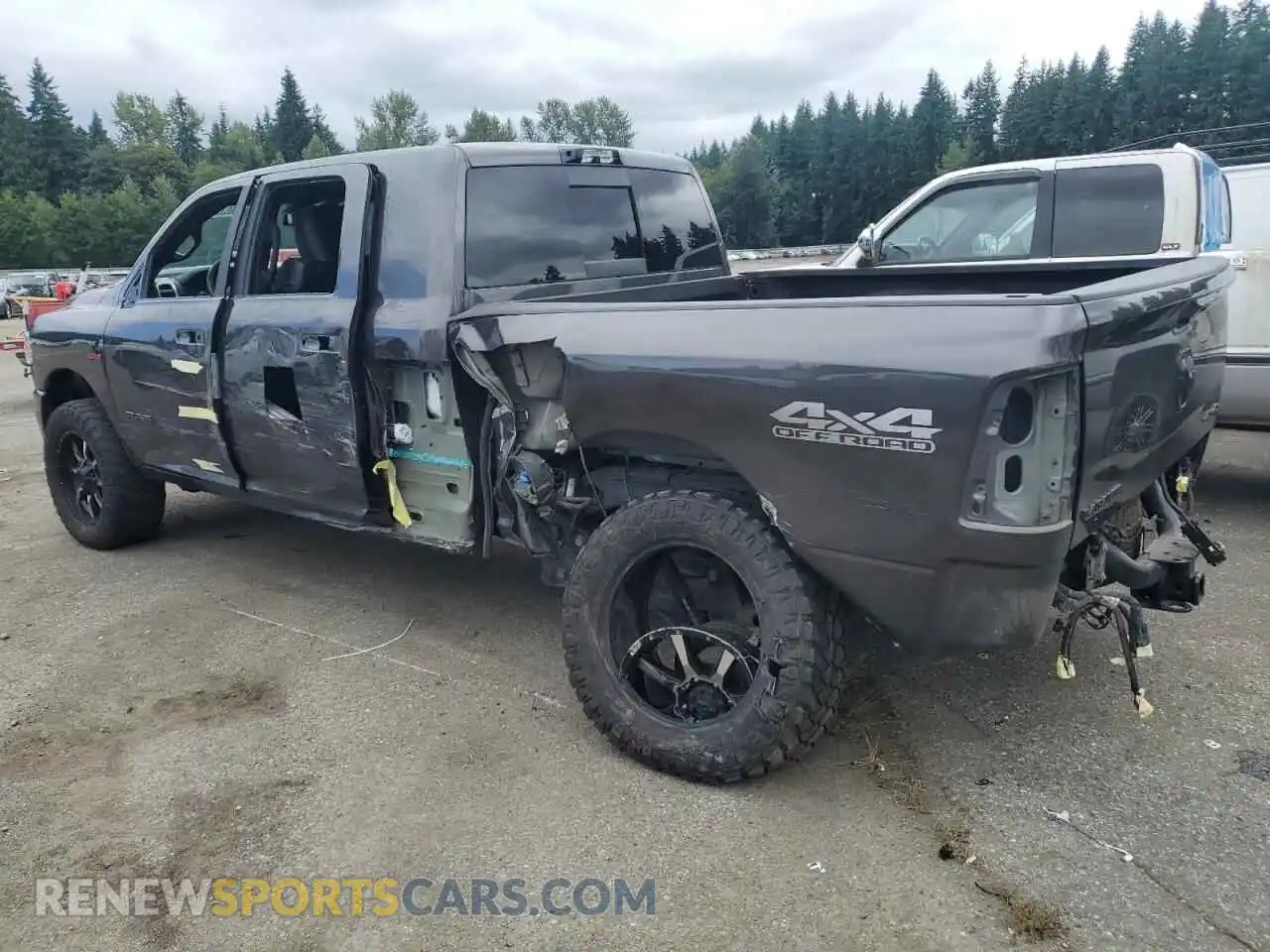 2 fotografías del automóvil dañado 3C6UR5NL4RG189467 RAM 2500 2024