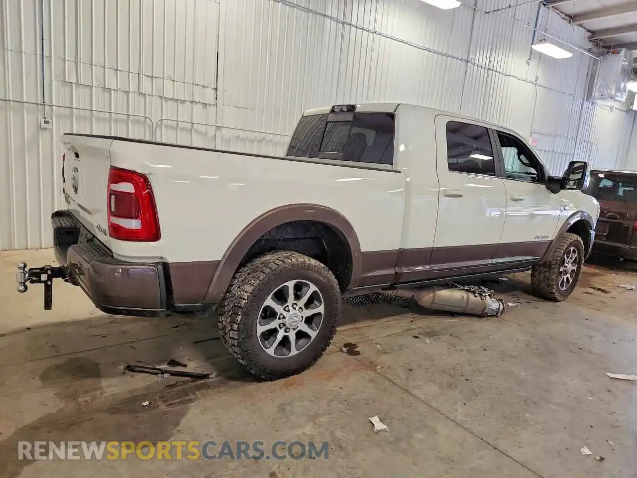 3 fotografías del automóvil dañado 3C6UR5PL8RG251966 RAM 2500 2024