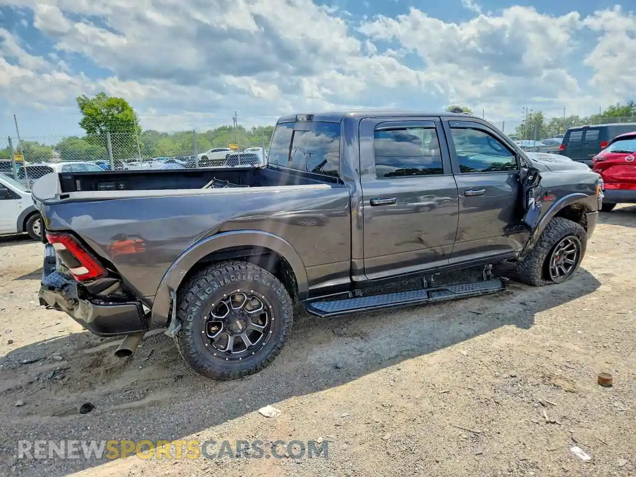 3 fotografías del automóvil dañado 3C6UR5SL6RG181827 RAM 2500 2024
