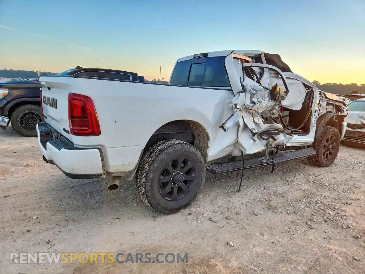 3 fotografías del automóvil dañado 3C6UR5FL8SG513007 RAM 2500 2025