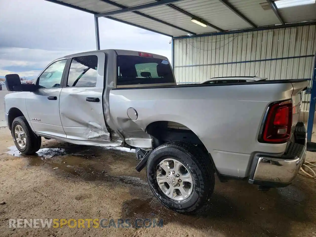 2 fotografías del automóvil dañado 3C6UR5DJ9TG325406 RAM 2500 2026