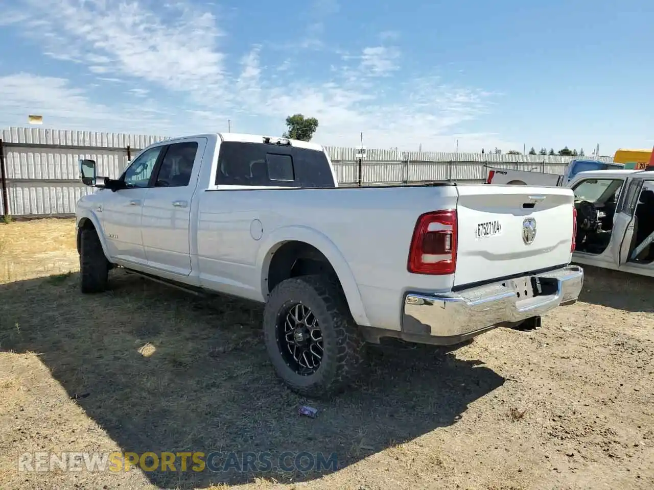 2 fotografías del automóvil dañado 3C63R3JL7LG296574 RAM 3500 2020