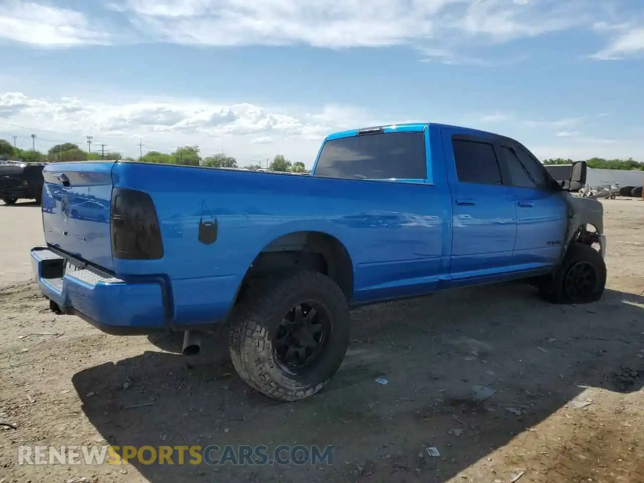3 fotografías del automóvil dañado 3C63R3HL4NG175123 RAM 3500 2022