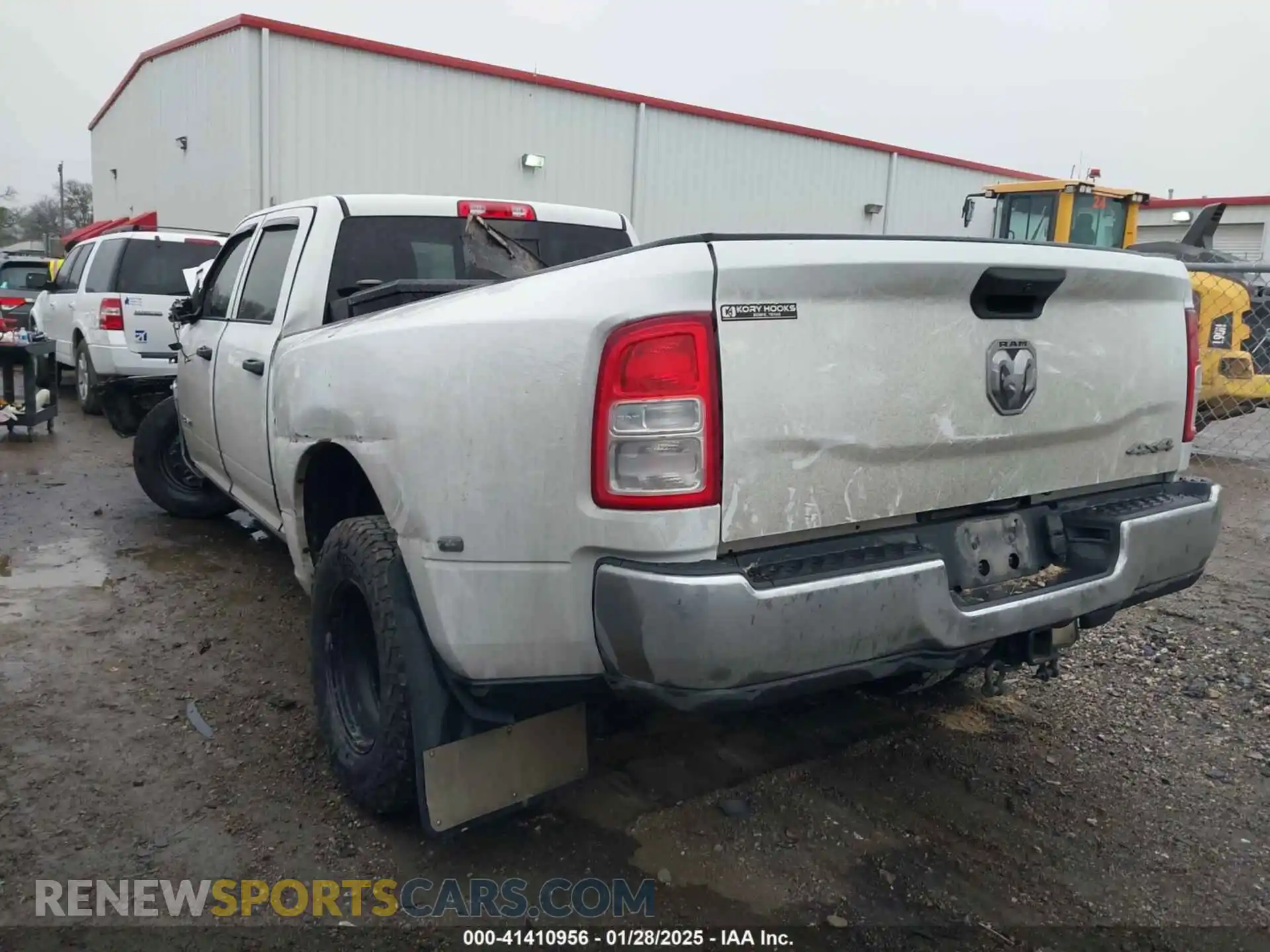 3 Photograph of a damaged car 3C63RRGL7NG316593 RAM 3500 2022