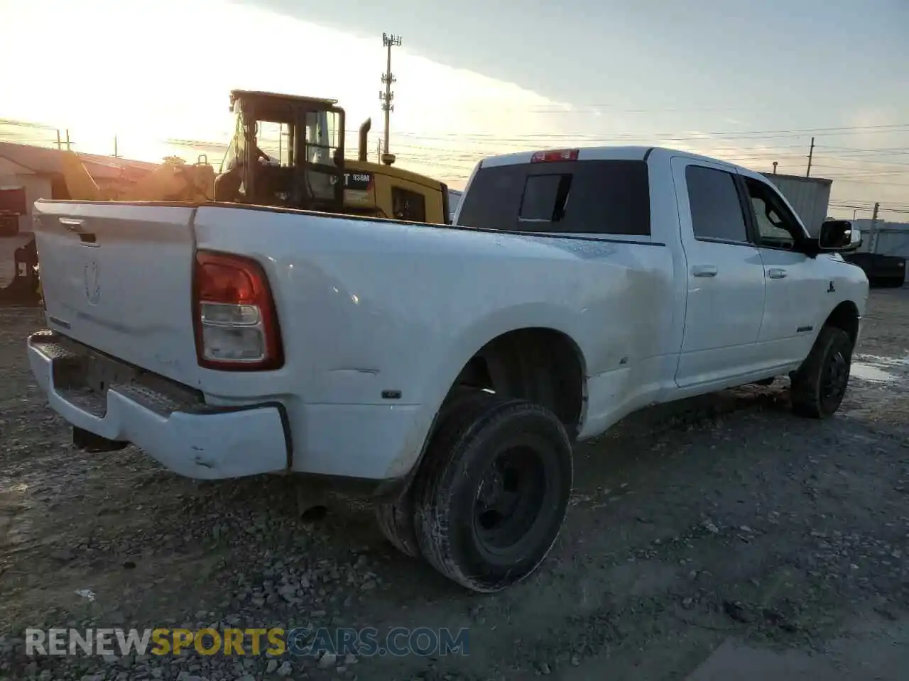 3 fotografías del automóvil dañado 3C63RRJL5RG109005 RAM 3500 2024