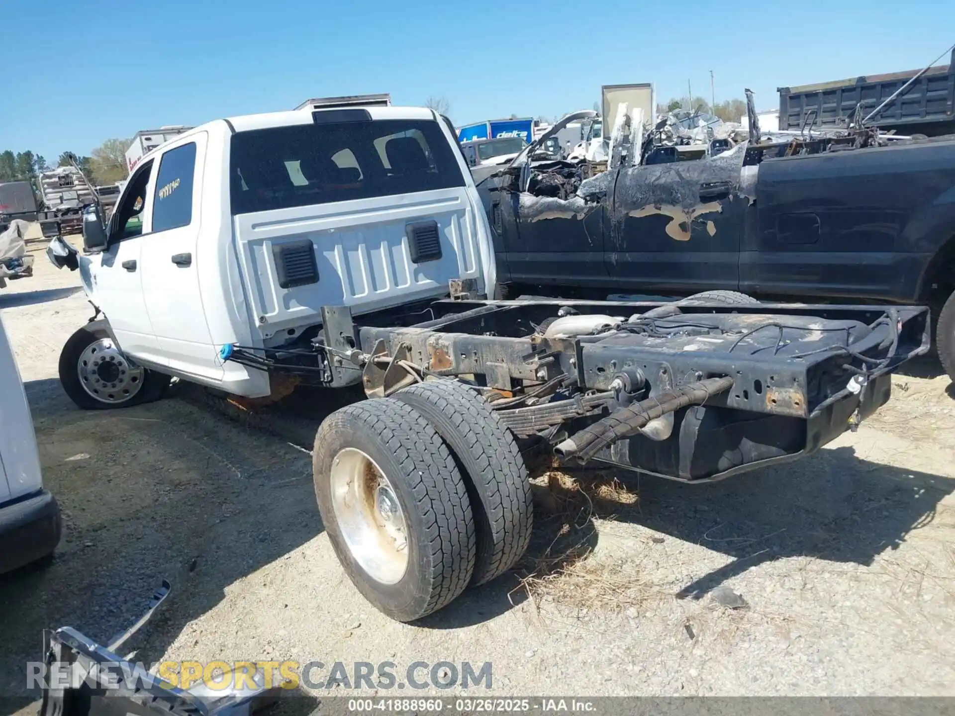 3 fotografías del automóvil dañado 3C7WRNEL5RG294216 RAM 5500 CHASSIS 2024