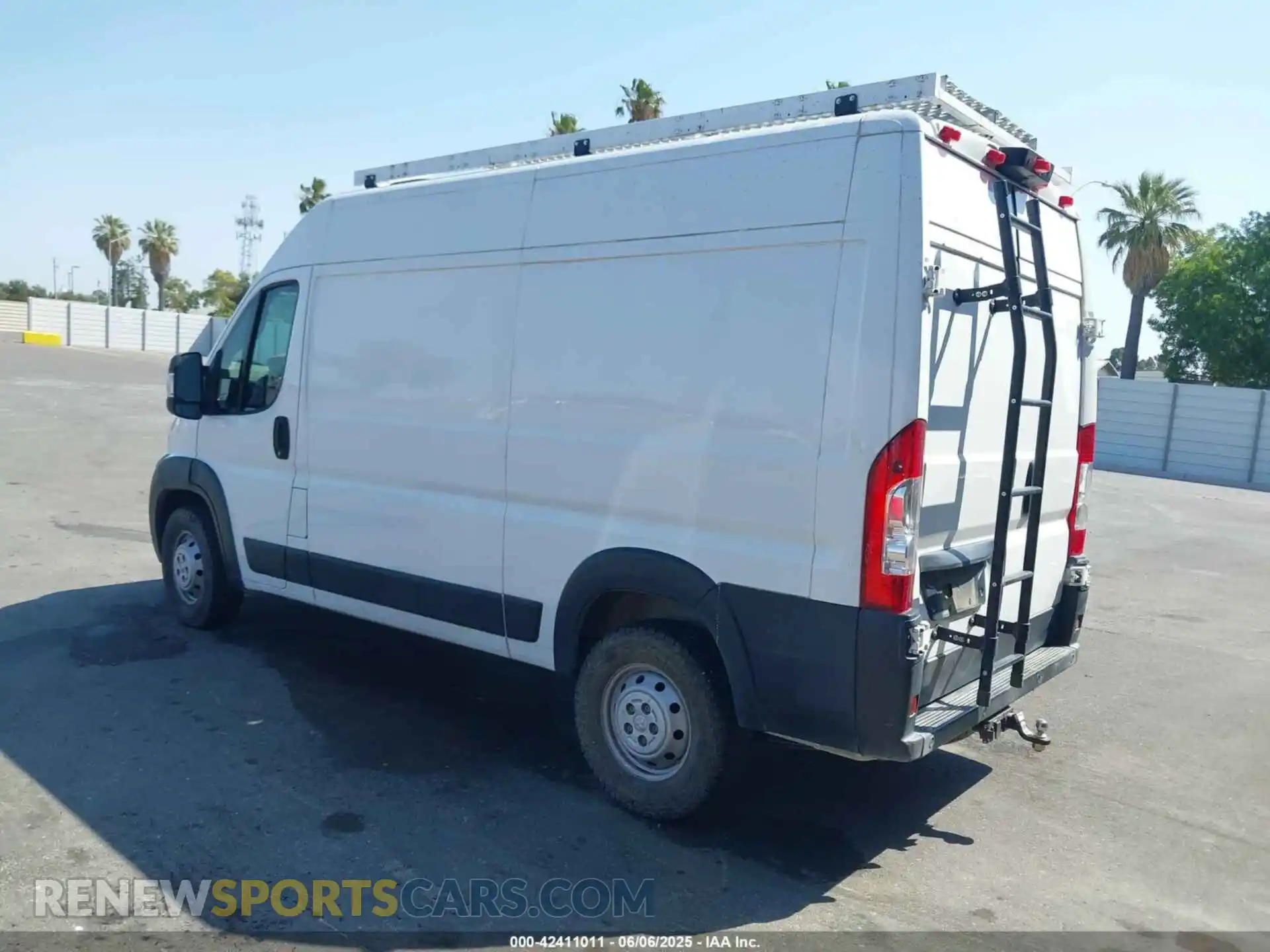 3 Фотография поврежденного автомобиля 3C6TRVBG2LE100324 RAM PROMASTER 1500 2020