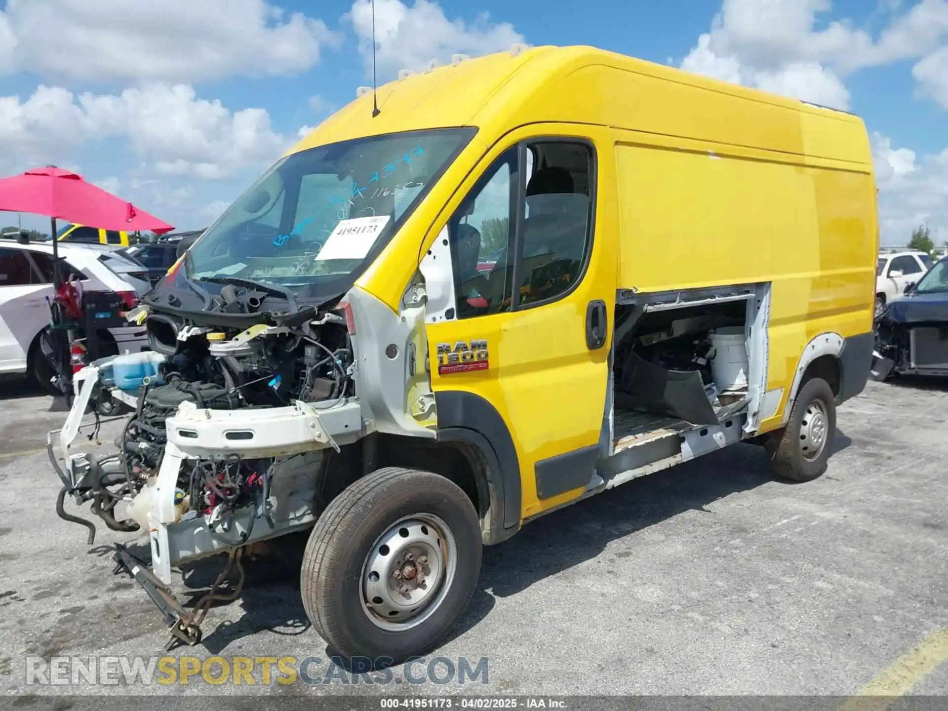 2 fotografías del automóvil dañado 3C6TRVBG9LE116357 RAM PROMASTER 1500 2020