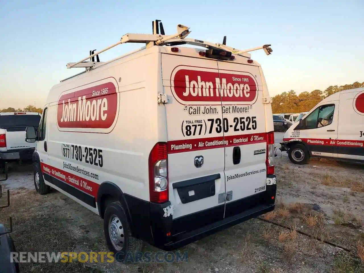 2 fotografías del automóvil dañado 3C6LRVDG9PE541869 RAM PROMASTER 2023