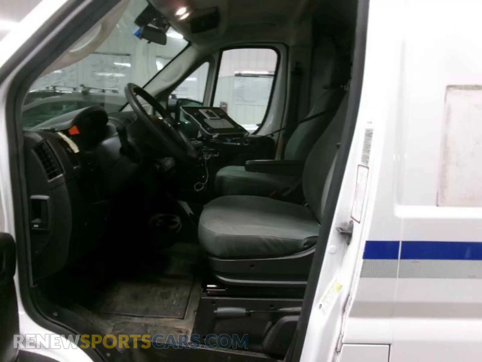 3 Photograph of a damaged car 3C6TRVCG5KE562793 RAM PROMASTER 2500 2019