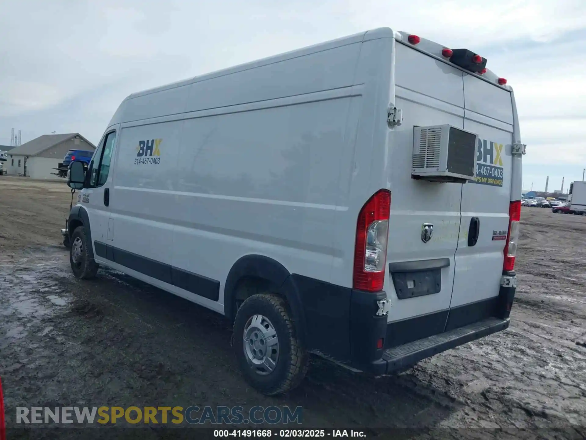 3 Photograph of a damaged car 3C6TRVDG4KE545692 RAM PROMASTER 2500 2019