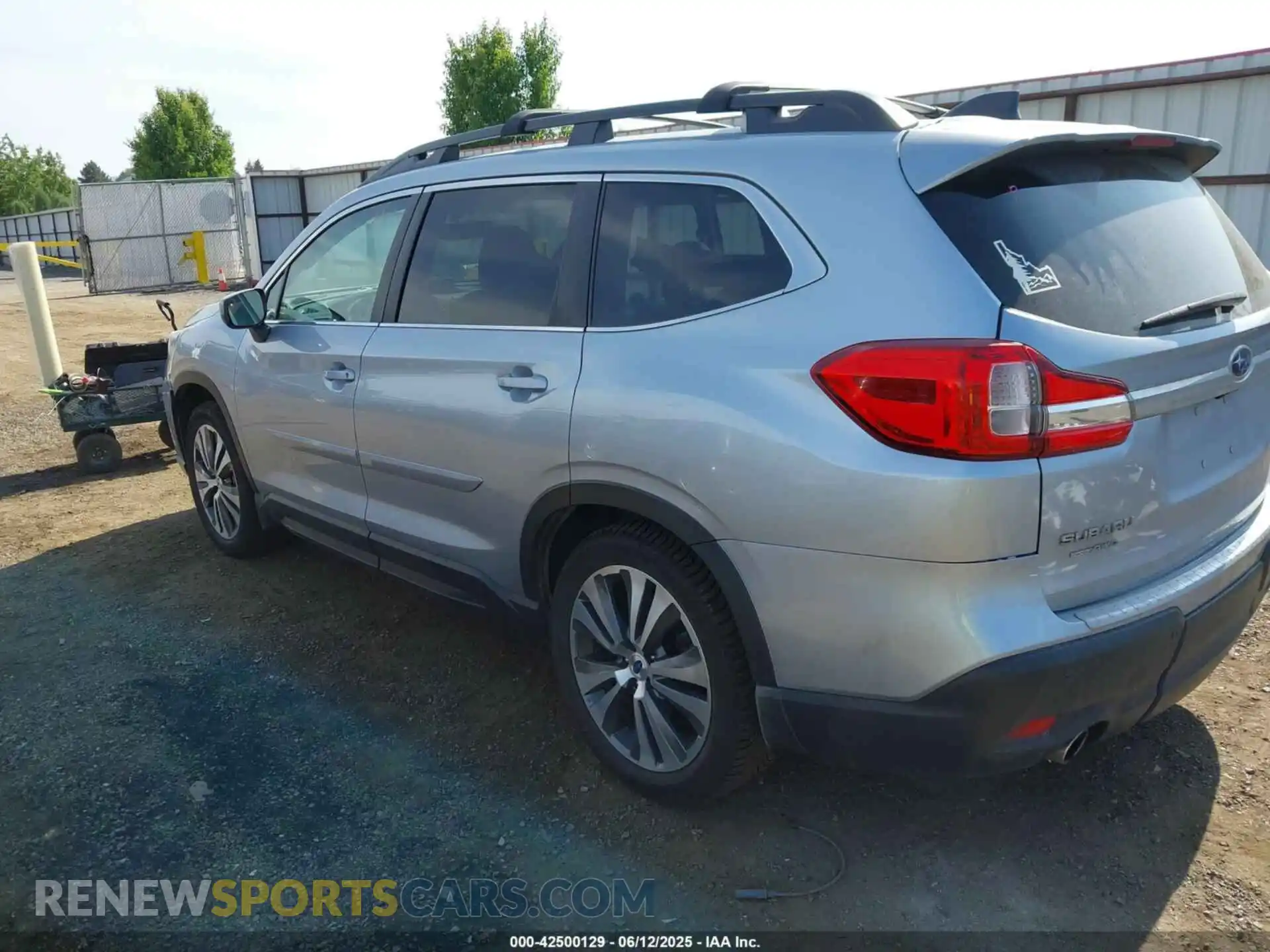 3 Photograph of a damaged car 4S4WMAHD6K3433802 SUBARU ASCENT 2019