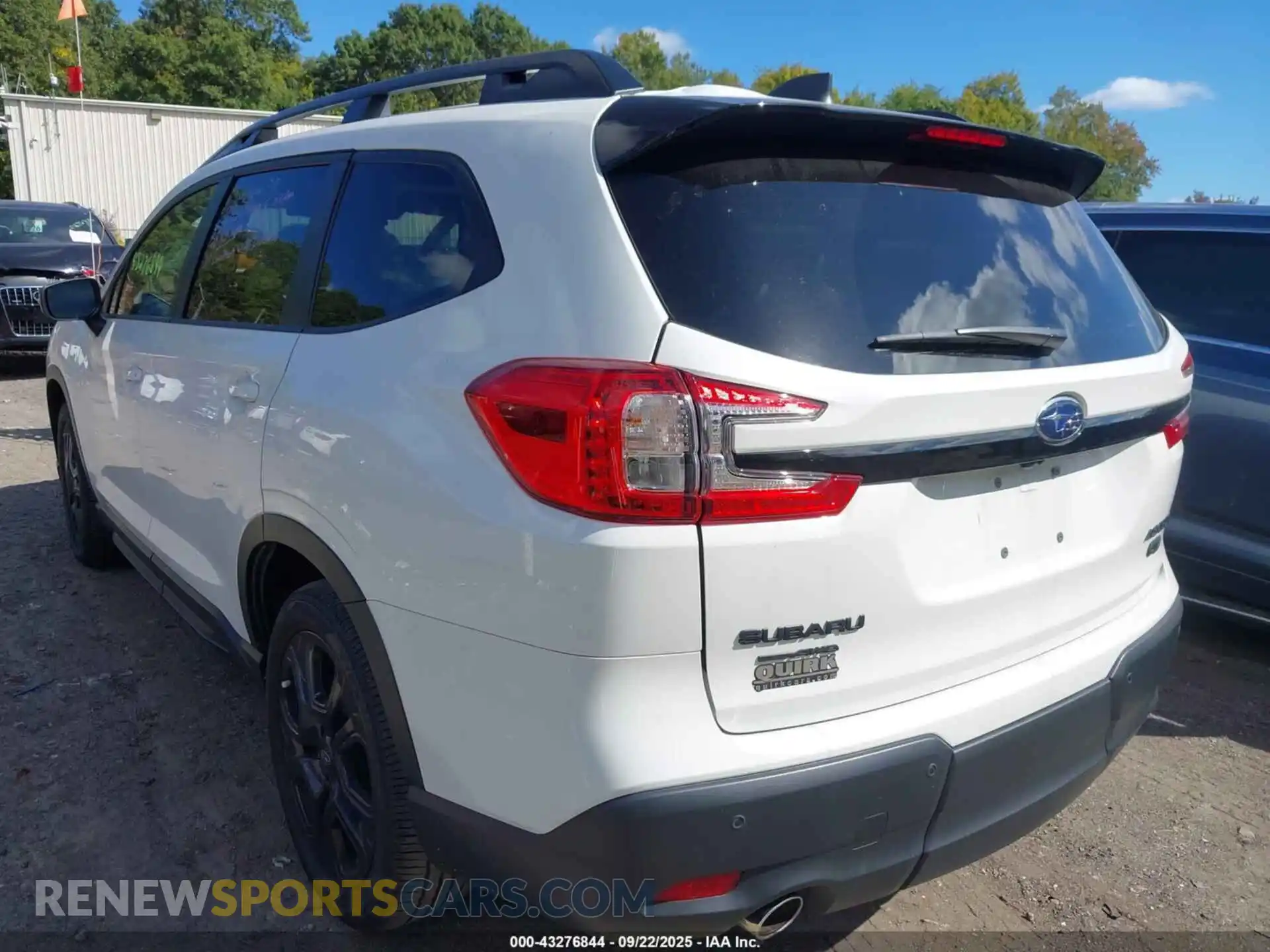 3 Photograph of a damaged car 4S4WMAHDXP3462632 SUBARU ASCENT 2023