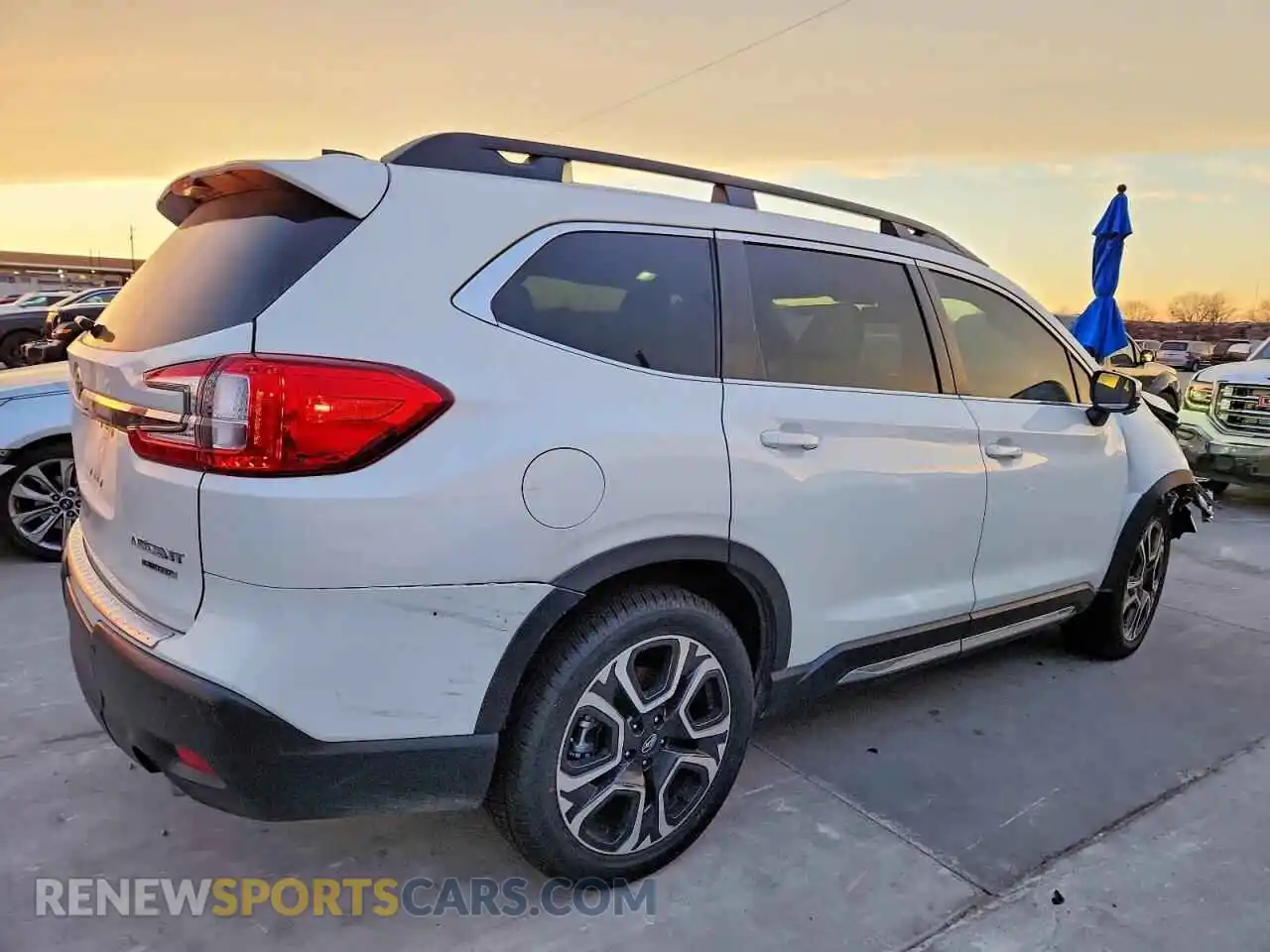 3 Photograph of a damaged car 4S4WMAUD5P3417667 SUBARU ASCENT 2023