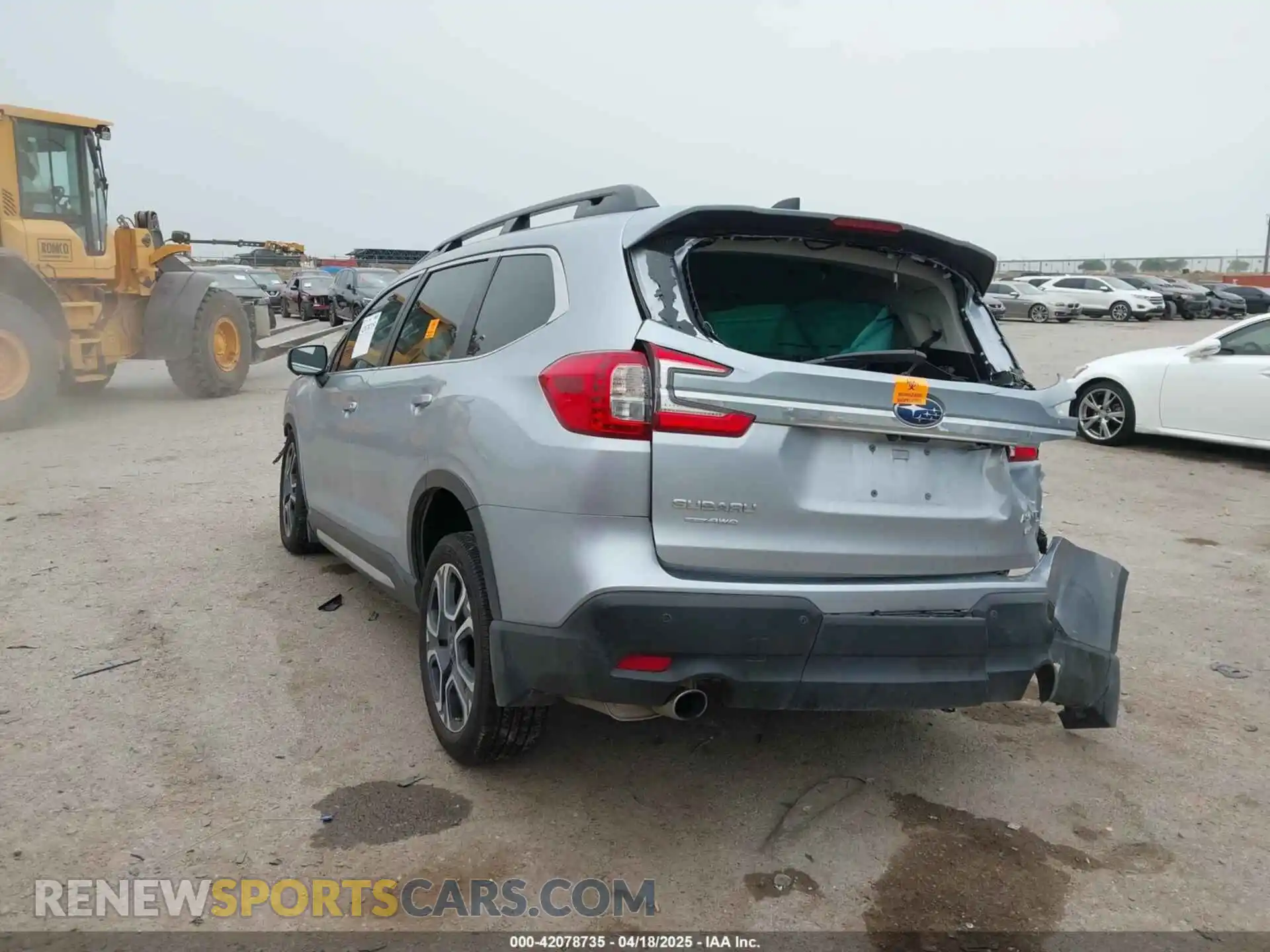 3 Photograph of a damaged car 4S4WMAUDXP3457596 SUBARU ASCENT 2023