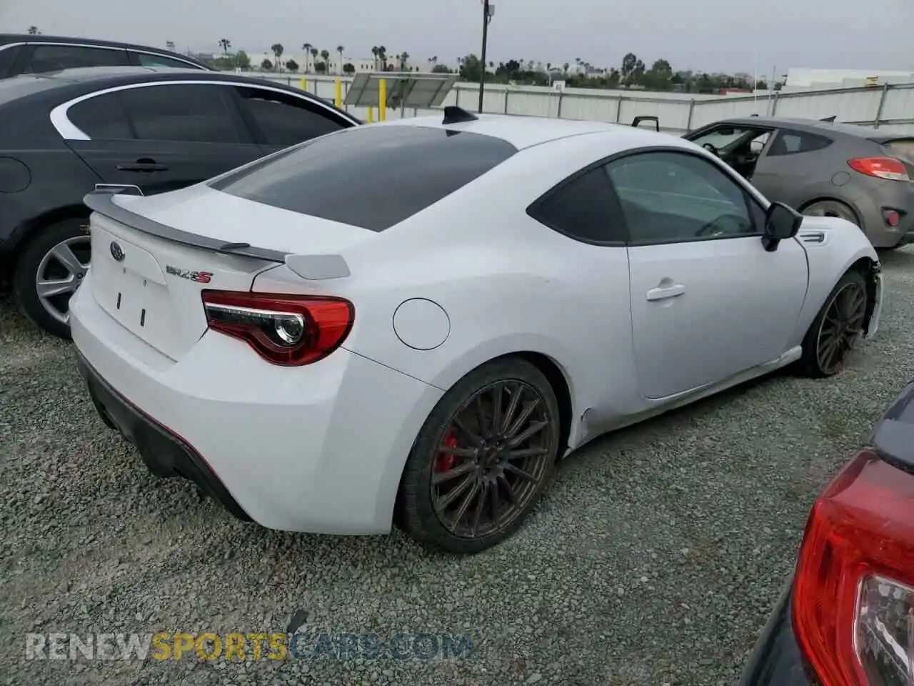 3 fotografías del automóvil dañado JF1ZCAD11L9700557 SUBARU BRZ 2020