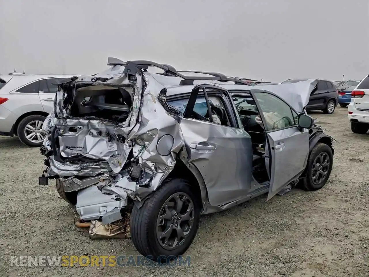 3 Фотография поврежденного автомобиля JF2GTHSC9NH270236 SUBARU CROSSTREK 2022