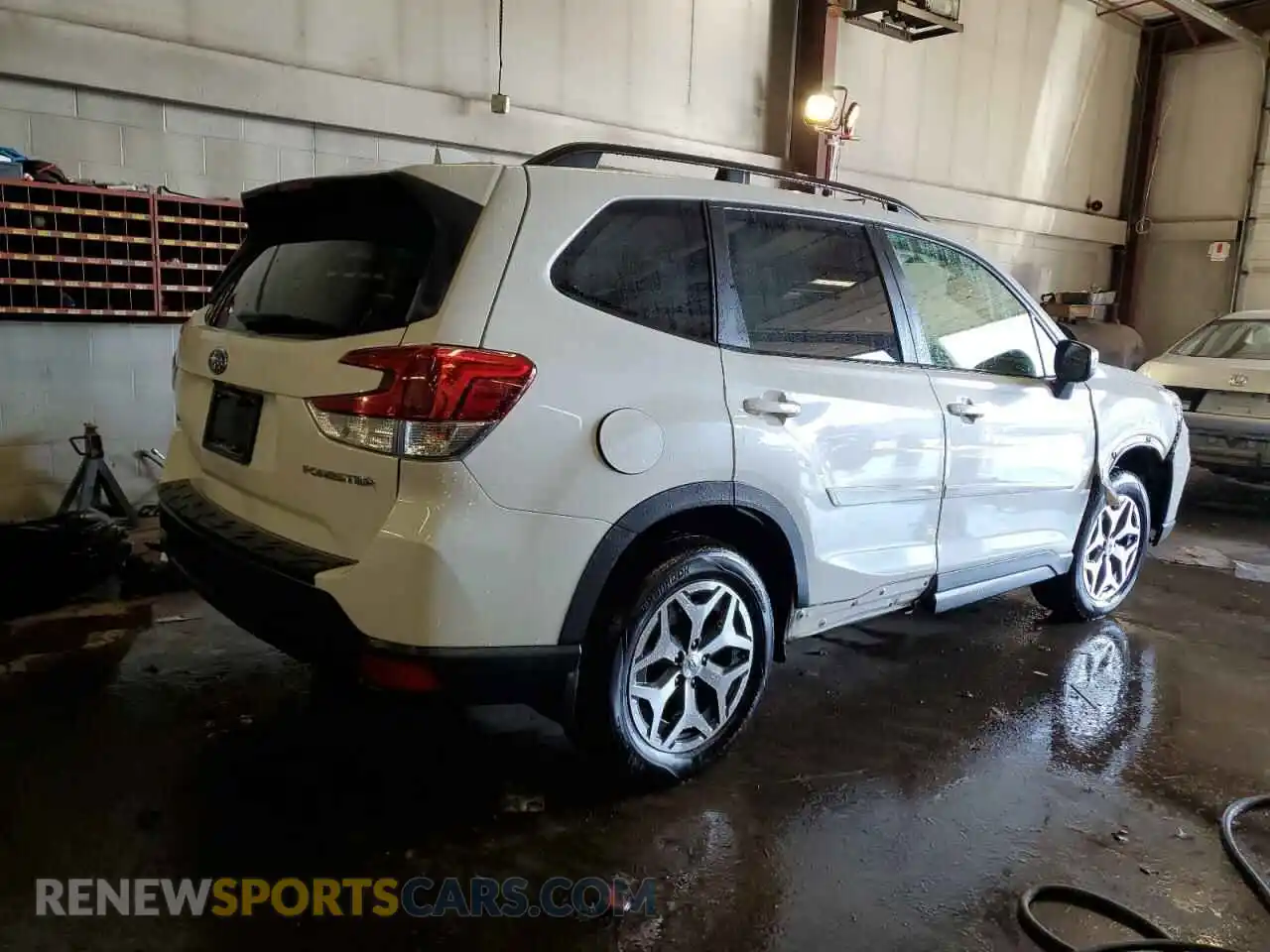 3 fotografías del automóvil dañado JF2SKAGC0KH515224 SUBARU FORESTER 2019