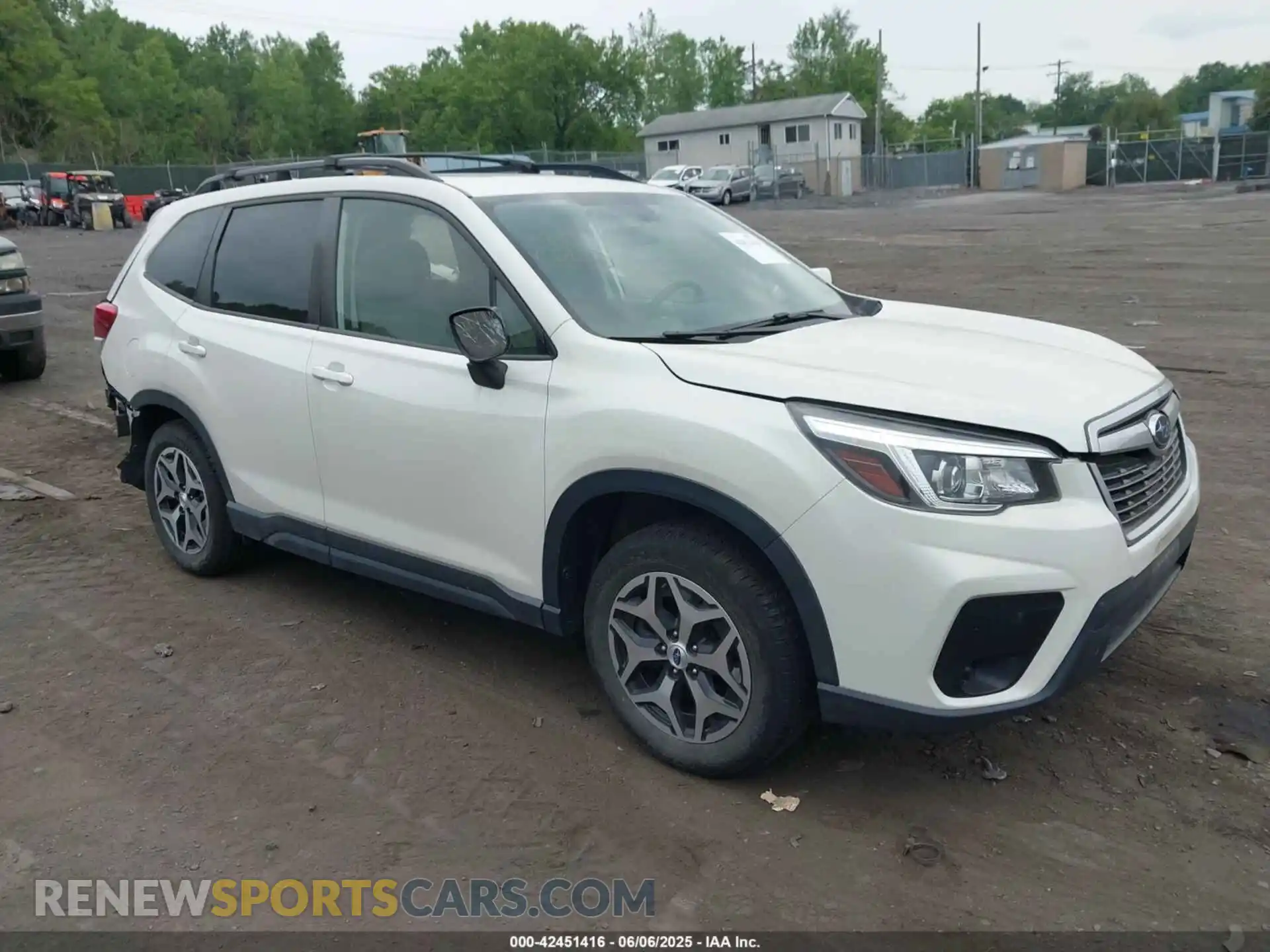 1 Photograph of a damaged car JF2SKAJC2LH607154 SUBARU FORESTER 2020