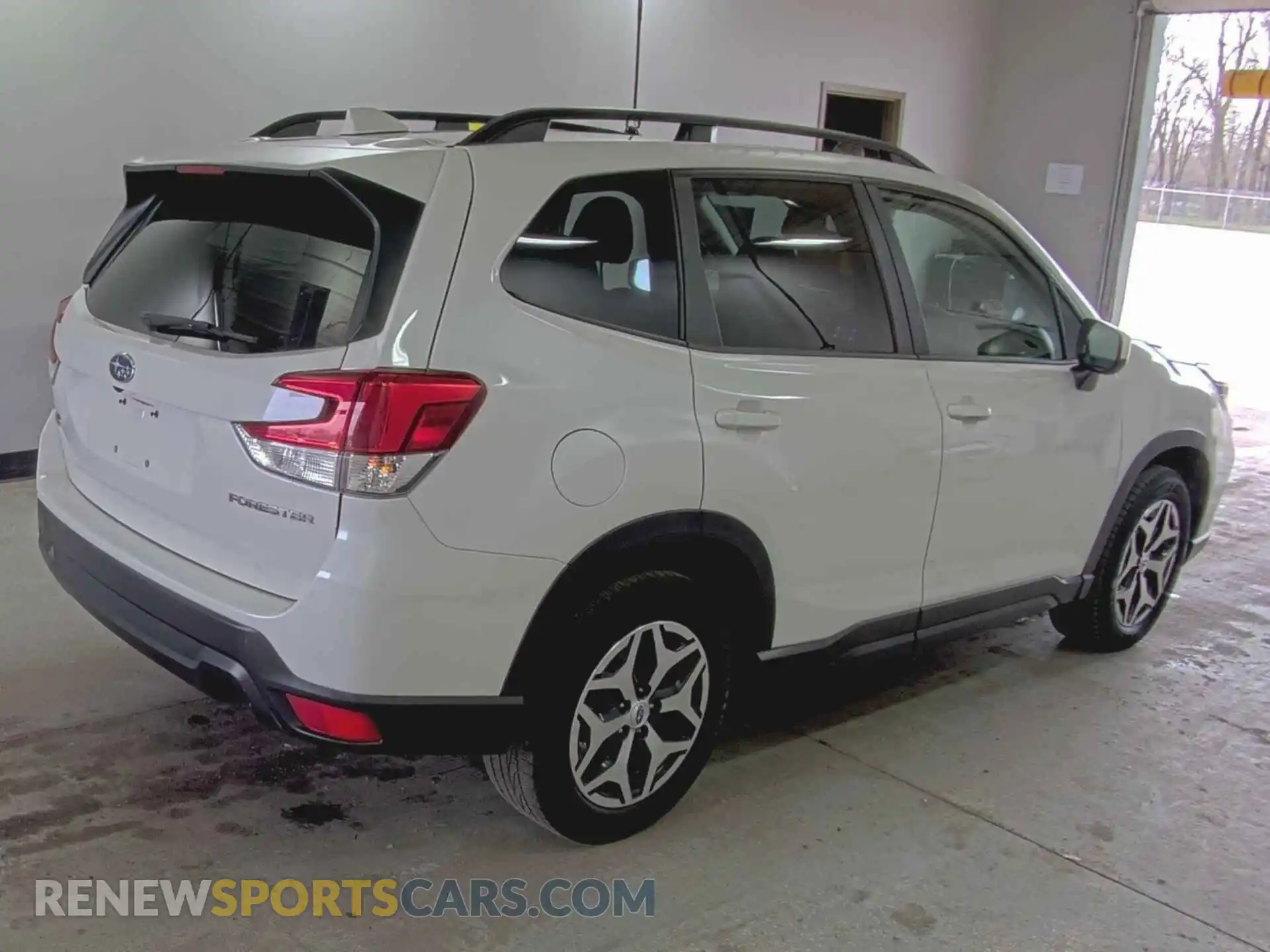 1 Photograph of a damaged car JF2SKAFC8MH425954 SUBARU FORESTER 2021