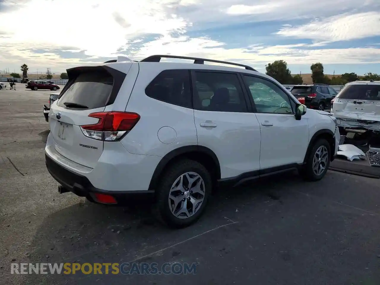 3 fotografías del automóvil dañado JF2SKAJC1MH424006 SUBARU FORESTER 2021
