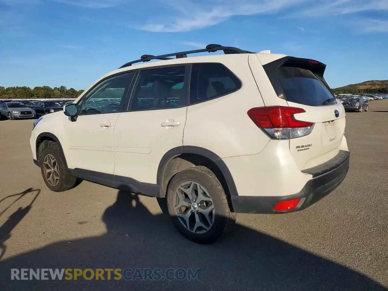 2 fotografías del automóvil dañado JF2SKAJC2MH574643 SUBARU FORESTER 2021