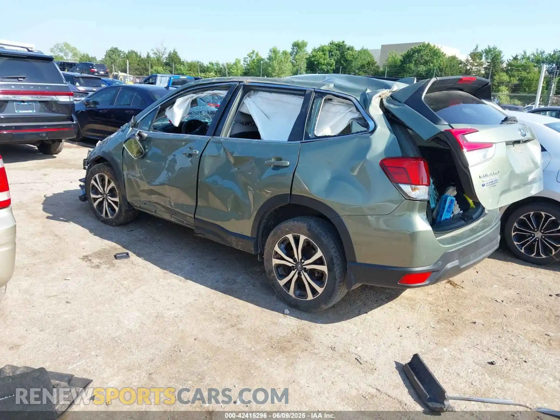 3 Фотография поврежденного автомобиля JF2SKAUC0MH432299 SUBARU FORESTER 2021