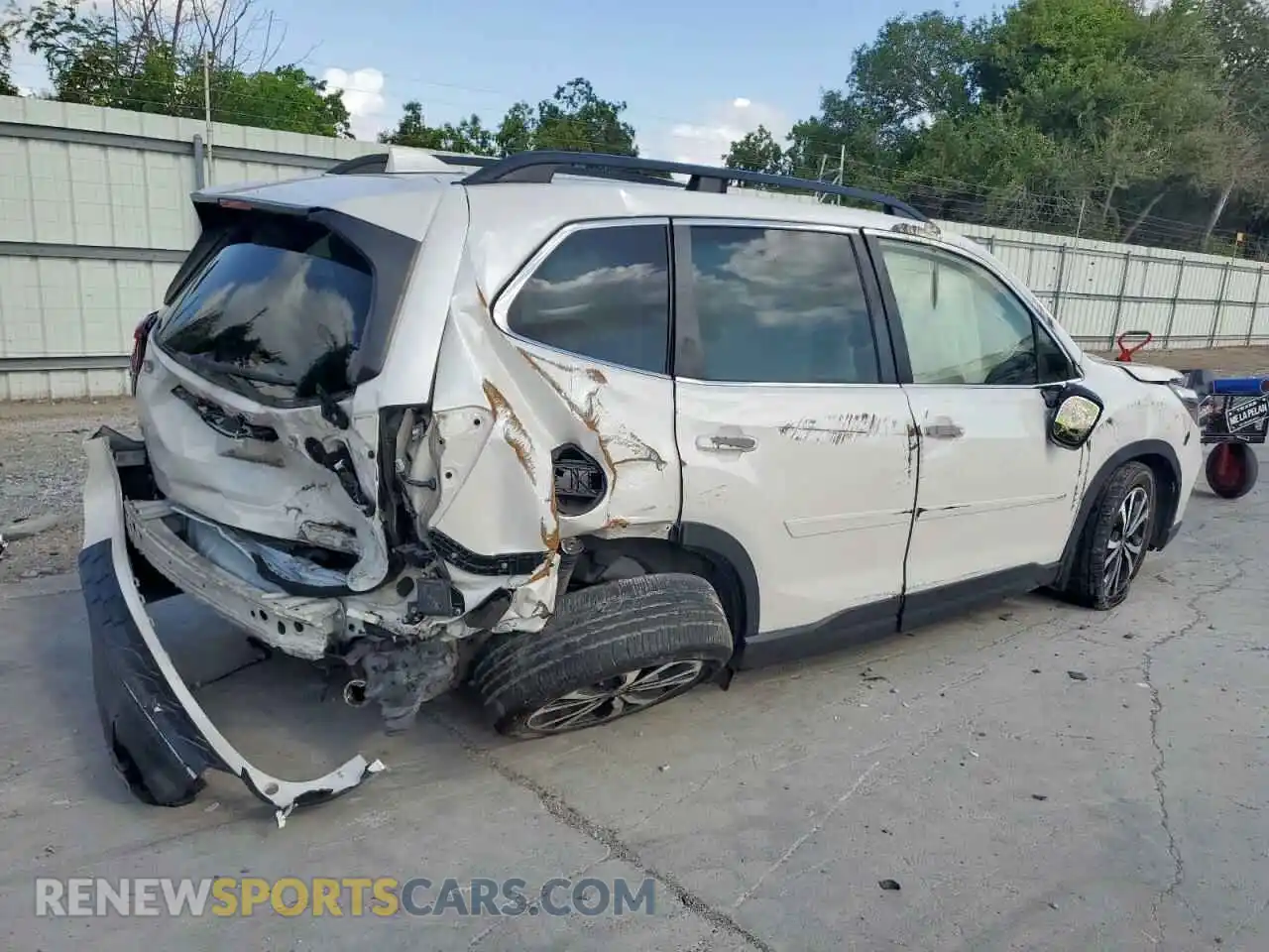 3 Photograph of a damaged car JF2SKAUC2MH544019 SUBARU FORESTER 2021
