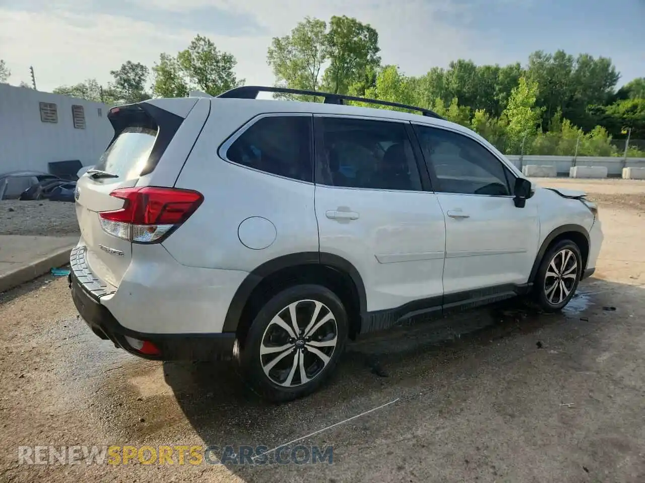 3 Photograph of a damaged car JF2SKAUC9MH583206 SUBARU FORESTER 2021