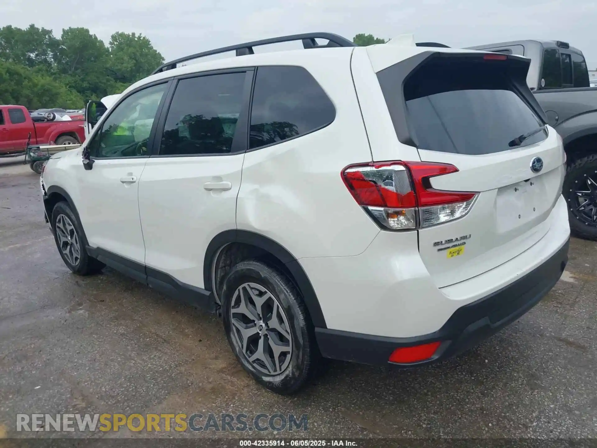 3 Photograph of a damaged car JF2SKADCXNH412403 SUBARU FORESTER 2022