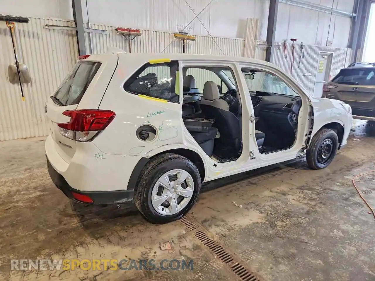 3 fotografías del automóvil dañado JF2SKAAC2PH404545 SUBARU FORESTER 2023