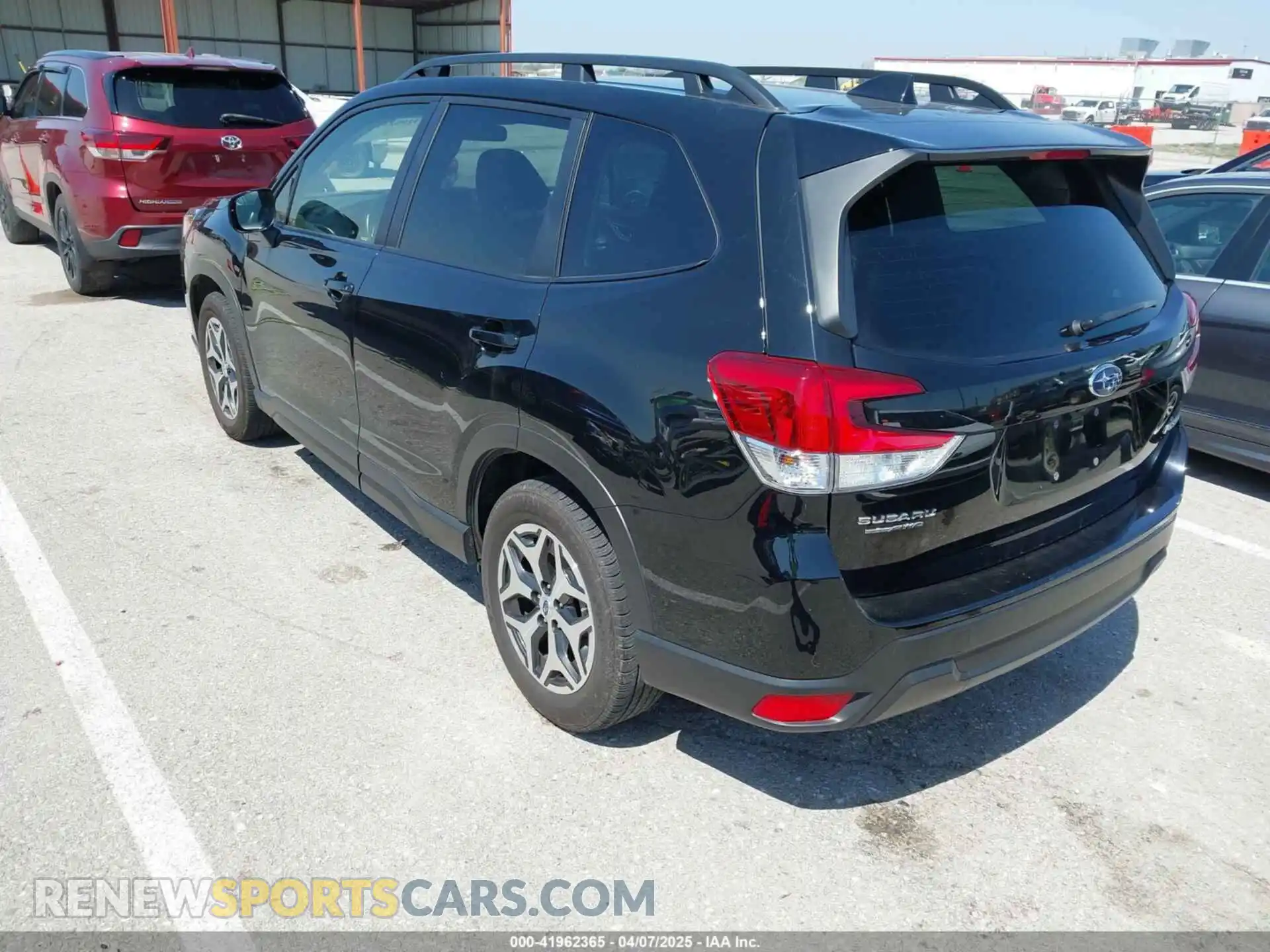 3 fotografías del automóvil dañado JF2SKADC0PH461063 SUBARU FORESTER 2023