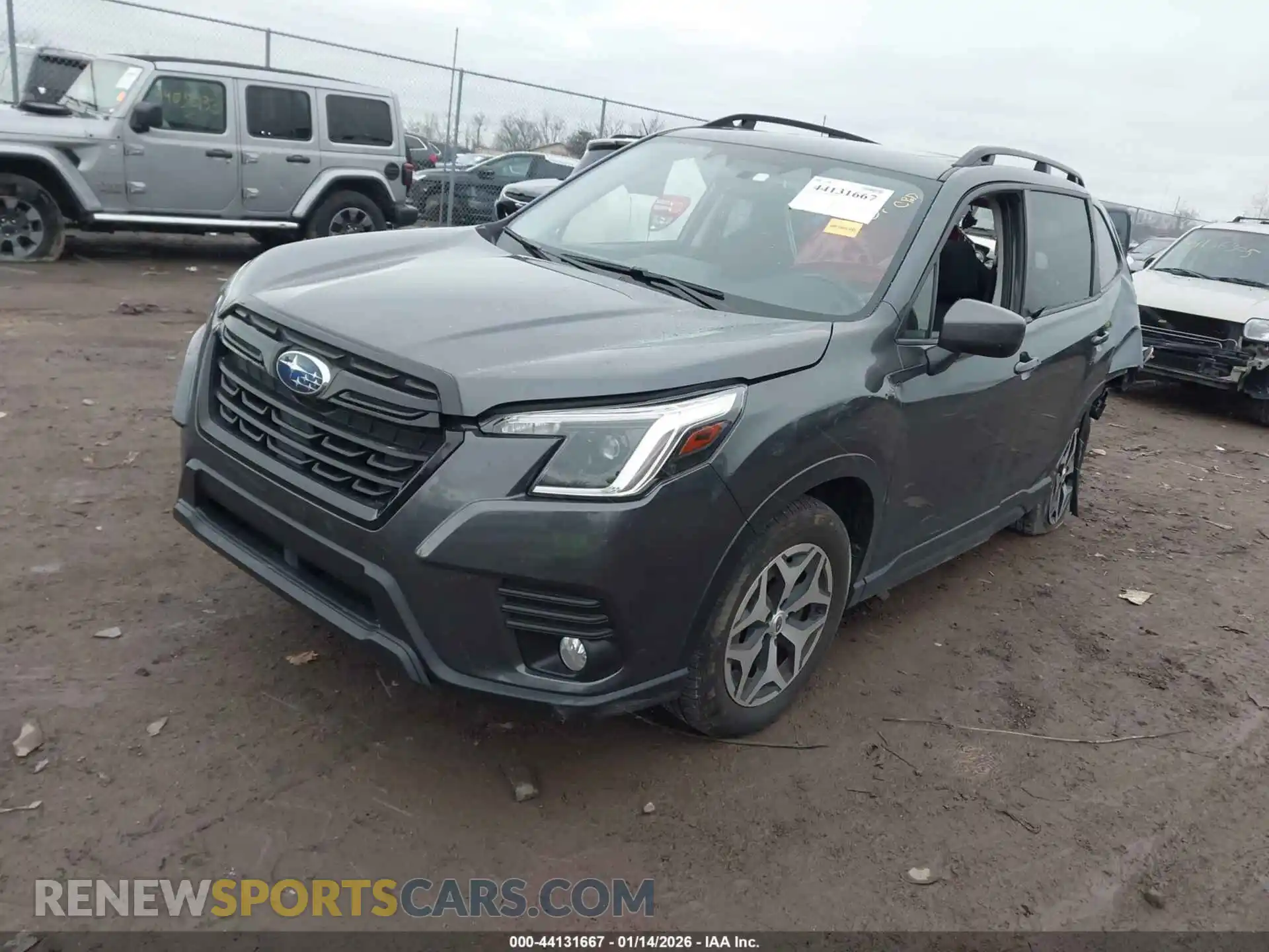 2 fotografías del automóvil dañado JF2SKAEC1PH475603 SUBARU FORESTER 2023
