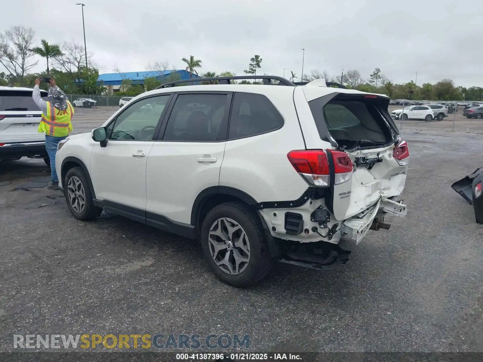 3 Photograph of a damaged car JF2SKAEC4PH423558 SUBARU FORESTER 2023