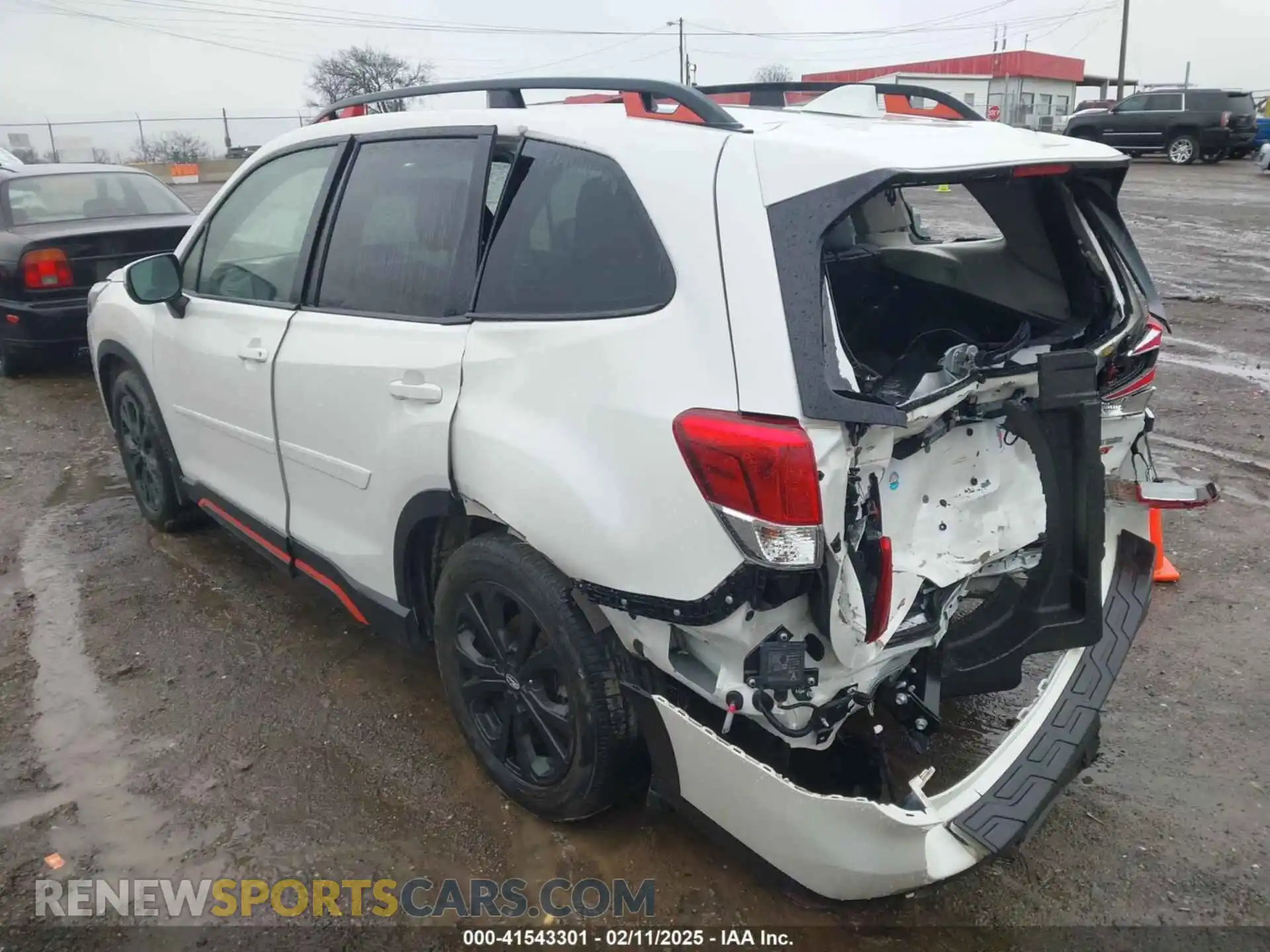 3 Фотография поврежденного автомобиля JF2SKAJC3PH436145 SUBARU FORESTER 2023