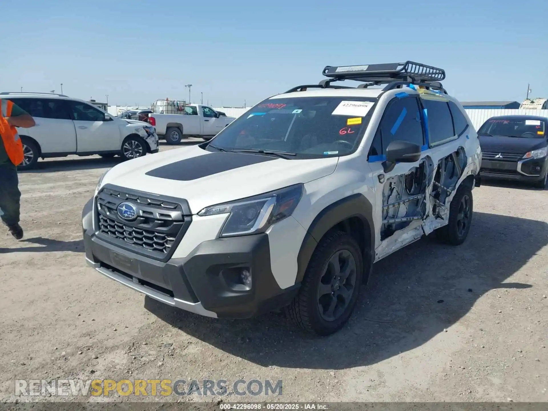 2 fotografías del automóvil dañado JF2SKALCXPH524655 SUBARU FORESTER 2023