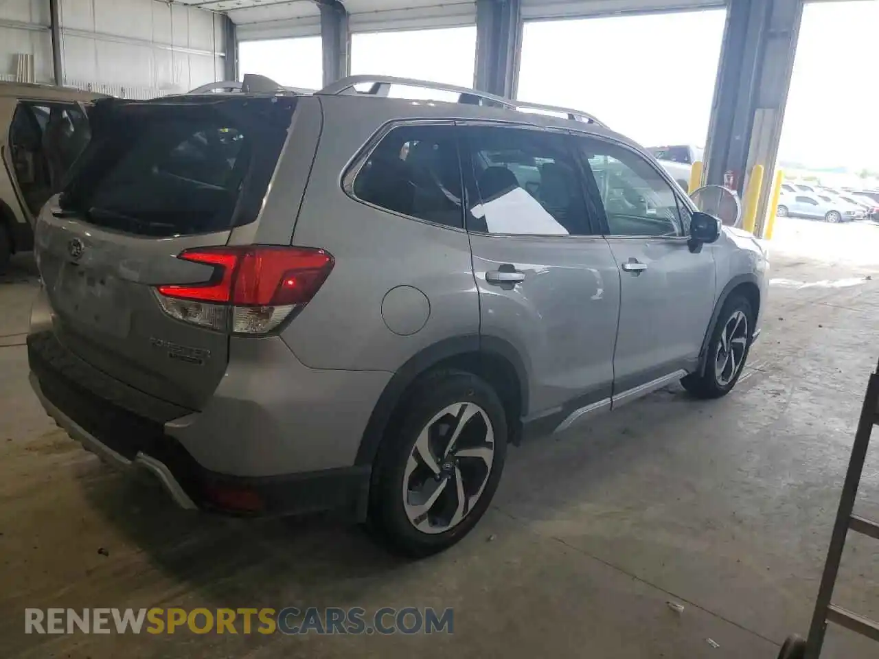 3 fotografías del automóvil dañado JF2SKARC0PH476185 SUBARU FORESTER 2023
