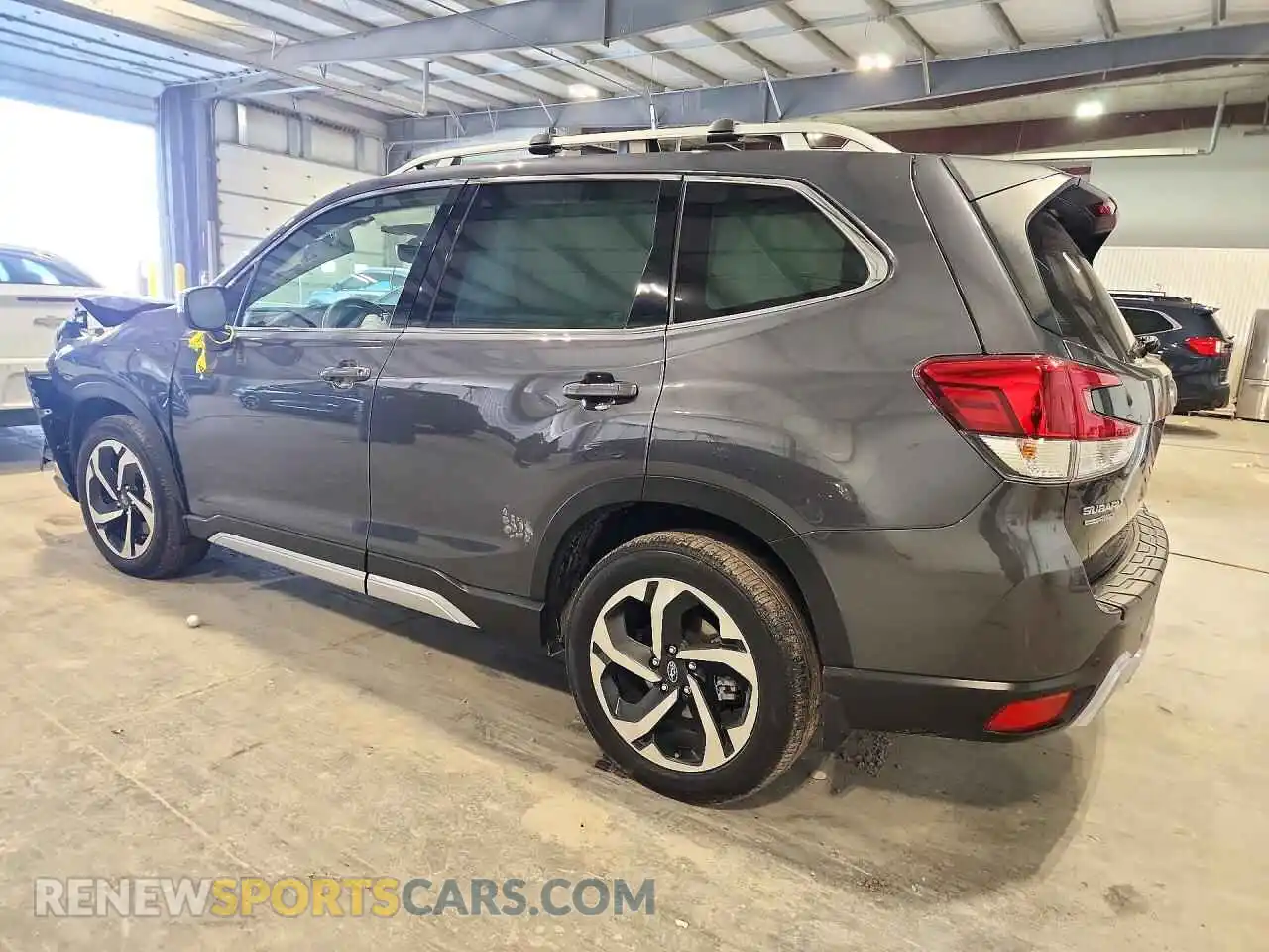 2 fotografías del automóvil dañado JF2SKARC2PH473224 SUBARU FORESTER 2023