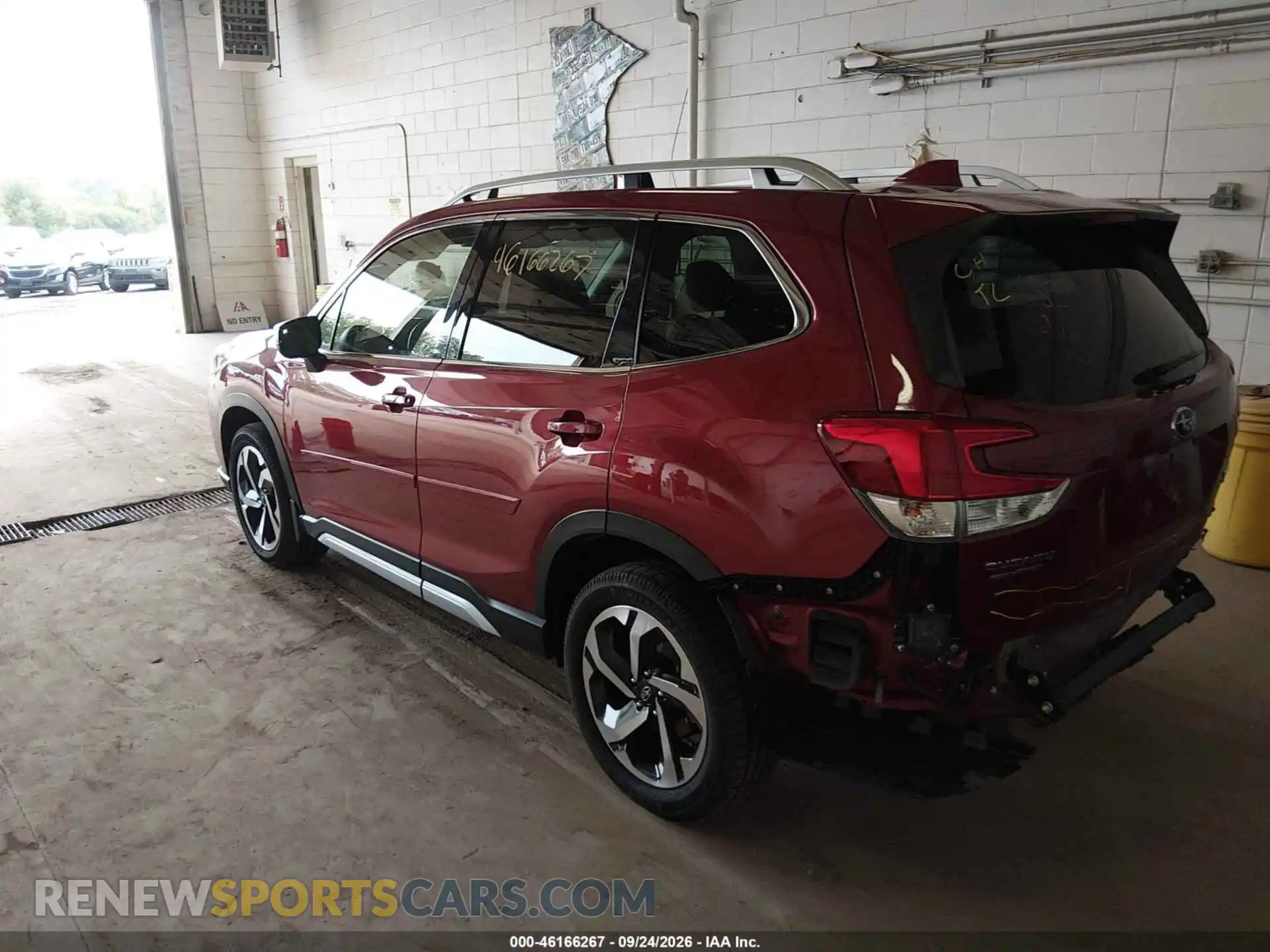 3 fotografías del automóvil dañado JF2SKARC2PH520851 SUBARU FORESTER 2023